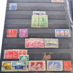 Lot massif de timbres de France oblitérés en 12 albums.