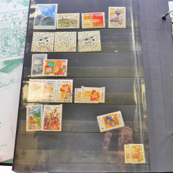 Lot massif de timbres de France oblitérés en 12 albums.