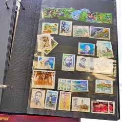 Lot massif de timbres de France oblitérés en 12 albums.