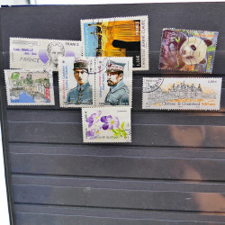 Lot massif de timbres de France oblitérés en 12 albums.
