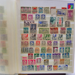 Lot massif de timbres de France oblitérés en 12 albums.