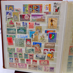 Lot massif de timbres de France oblitérés en 12 albums.
