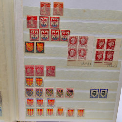 Lot massif de timbres de France oblitérés en 12 albums.