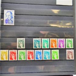 Lot massif de timbres de France oblitérés en 12 albums.