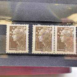 Lot massif de timbres de France oblitérés en 12 albums.