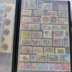Lot massif de timbres de France oblitérés en 12 albums.