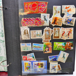 Lot massif de timbres de France oblitérés en 12 albums.