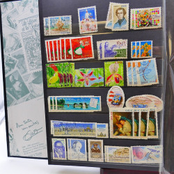 Lot massif de timbres de France oblitérés en 12 albums.