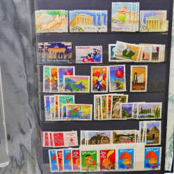 Lot massif de timbres de France oblitérés en 12 albums.