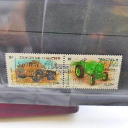 Lot massif de timbres de France oblitérés en 12 albums.