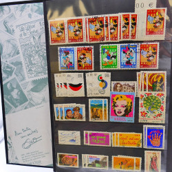 Lot massif de timbres de France oblitérés en 12 albums.