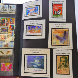Lot massif de timbres de France oblitérés en 12 albums.
