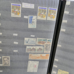 Lot massif de timbres de France oblitérés en 12 albums.