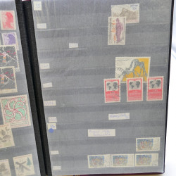 Lot massif de timbres de France oblitérés en 12 albums.