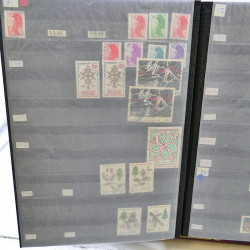 Lot massif de timbres de France oblitérés en 12 albums.