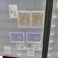 Lot massif de timbres de France oblitérés en 12 albums.