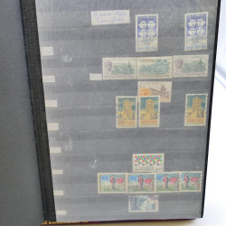 Lot massif de timbres de France oblitérés en 12 albums.