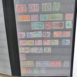 Lot massif de timbres de France oblitérés en 12 albums.