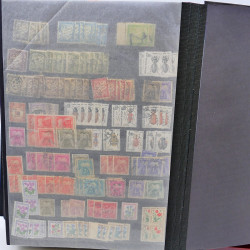 Lot massif de timbres de France oblitérés en 12 albums.