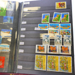 Lot massif de timbres de France oblitérés en 12 albums.