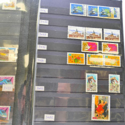 Lot massif de timbres de France oblitérés en 12 albums.