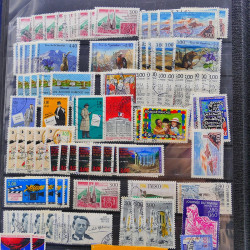 Lot massif de timbres de France oblitérés en 12 albums.