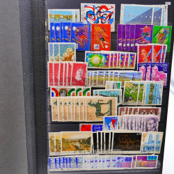 Lot massif de timbres de France oblitérés en 12 albums.