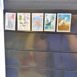 Lot massif de timbres de France oblitérés en 12 albums.