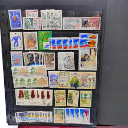 Lot massif de timbres de France oblitérés en 12 albums.