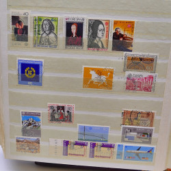 Lot massif de timbres de France oblitérés en 12 albums.