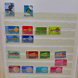 Lot massif de timbres de France oblitérés en 12 albums.