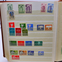 Lot massif de timbres de France oblitérés en 12 albums.