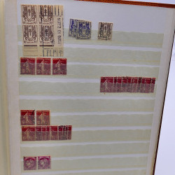 Lot massif de timbres de France oblitérés en 12 albums.