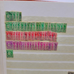 Lot massif de timbres de France oblitérés en 12 albums.