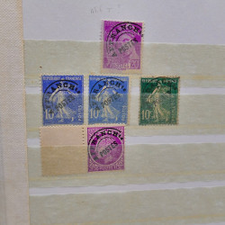 Lot massif de timbres de France oblitérés en 12 albums.