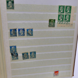 Lot massif de timbres de France oblitérés en 12 albums.