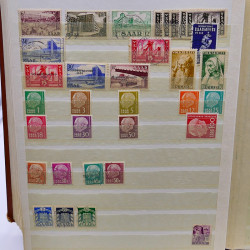 Lot massif de timbres de France oblitérés en 12 albums.