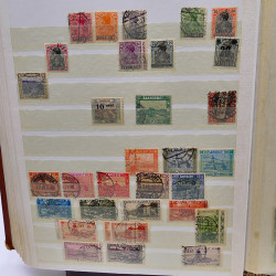 Lot massif de timbres de France oblitérés en 12 albums.