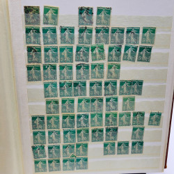 Lot massif de timbres de France oblitérés en 12 albums.