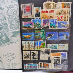 Lot massif de timbres de France oblitérés en 12 albums.