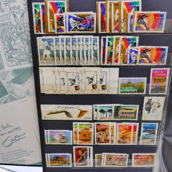 Lot massif de timbres de France oblitérés en 12 albums.