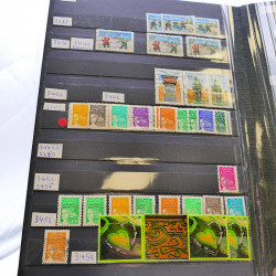 Lot massif de timbres de France oblitérés en 12 albums.
