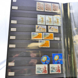 Lot massif de timbres de France oblitérés en 12 albums.