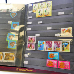 Lot massif de timbres de France oblitérés en 12 albums.