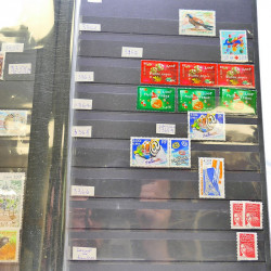 Lot massif de timbres de France oblitérés en 12 albums.
