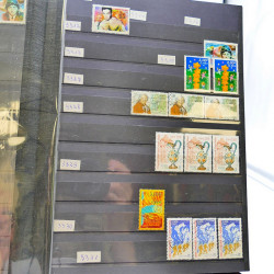 Lot massif de timbres de France oblitérés en 12 albums.