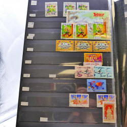 Lot massif de timbres de France oblitérés en 12 albums.