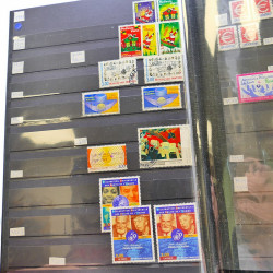 Lot massif de timbres de France oblitérés en 12 albums.