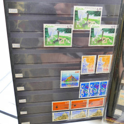 Lot massif de timbres de France oblitérés en 12 albums.