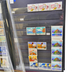 Lot massif de timbres de France oblitérés en 12 albums.